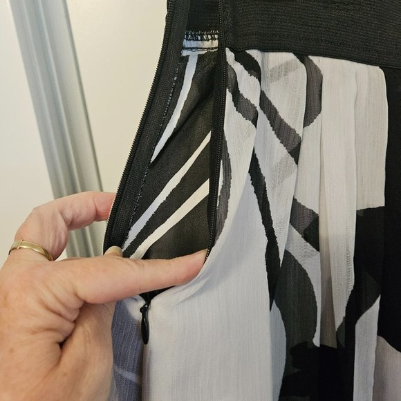 White House long flowy skirt - Picture 4 of 10